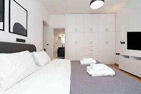 Kolonaki Elegant Apartment with Balcony