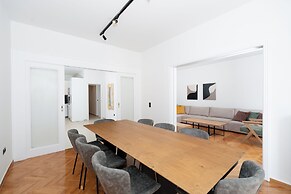 Kolonaki Elegant Apartment with Balcony