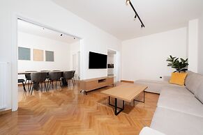 Kolonaki Elegant Apartment with Balcony