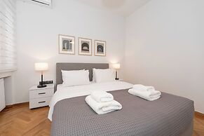 Kolonaki Elegant Apartment with Balcony