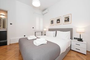 Kolonaki Elegant Apartment with Balcony