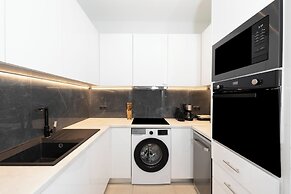 Kolonaki Elegant Apartment with Balcony
