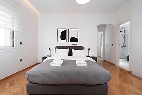 Kolonaki Elegant Apartment with Balcony