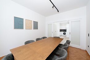 Kolonaki Elegant Apartment with Balcony