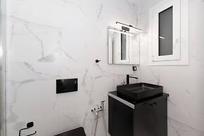 Kolonaki Elegant Apartment with Balcony