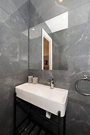 Kolonaki Elegant Apartment with Balcony