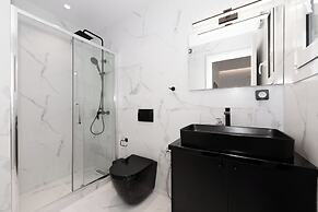 Kolonaki Elegant Apartment with Balcony