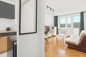Bright Apartment Gdynia for 4 by Renters