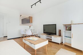 Bright Apartment Gdynia for 4 by Renters