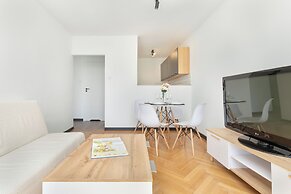 Bright Apartment Gdynia for 4 by Renters