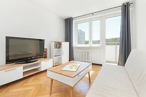 Bright Apartment Gdynia for 4 by Renters