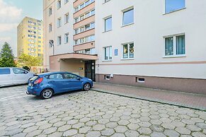Bright Apartment Gdynia for 4 by Renters