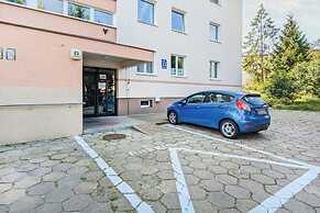 Bright Apartment Gdynia for 4 by Renters
