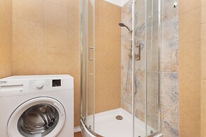Bright Apartment Gdynia for 4 by Renters