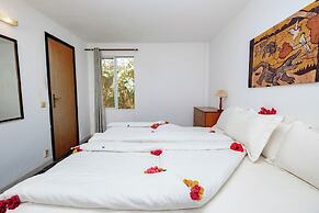 Bungalow Beach Hotel