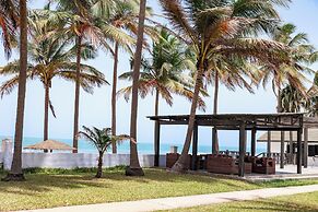 Bungalow Beach Hotel