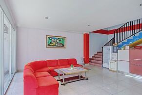 Hotel O Enggal Near Gor Saburai Formerly Hotel Pelangi