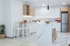 Panormou Modern Elegant 3 Bd Balcony Apt