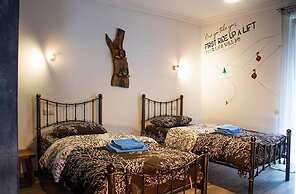 Korte Hotel Sleeps 14 With Courtyard