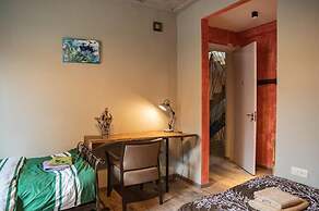 Korte Hotel Sleeps 14 With Courtyard