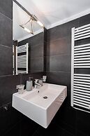 Modern Apartment in Thiseio with Balcony