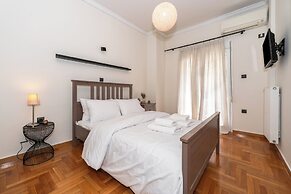 Modern Apartment in Thiseio with Balcony