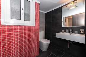 Modern Apartment in Thiseio with Balcony