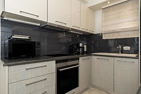 Modern Apartment in Thiseio with Balcony