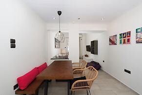 Modern Apartment in Thiseio with Balcony