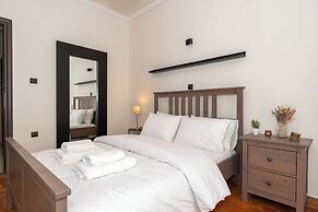 Modern Apartment in Thiseio with Balcony