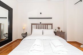 Modern Apartment in Thiseio with Balcony