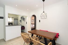 Modern Apartment in Thiseio with Balcony