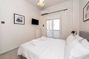 Modern Apartment in Thiseio with Balcony