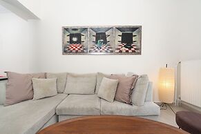 Modern Apartment in Thiseio with Balcony