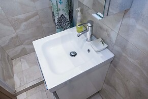 Fresh Spacious Studio Ampelokipoi Metro