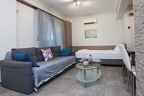 Fresh Spacious Studio Ampelokipoi Metro