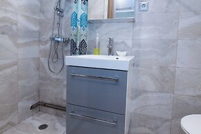 Fresh Spacious Studio Ampelokipoi Metro