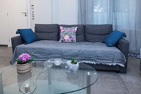 Fresh Spacious Studio Ampelokipoi Metro