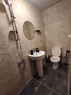 Pin Traveler House & Cocktail