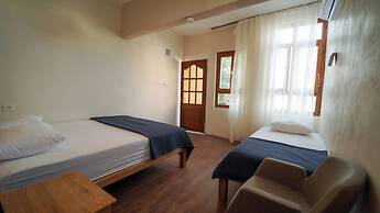 Pin Traveler House & Cocktail