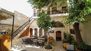 Pin Traveler House & Cocktail