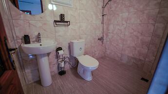 Pin Traveler House & Cocktail