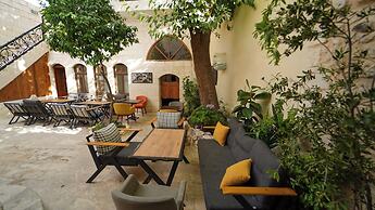 Pin Traveler House & Cocktail