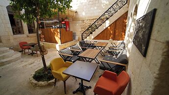 Pin Traveler House & Cocktail