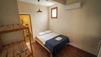 Pin Traveler House & Cocktail