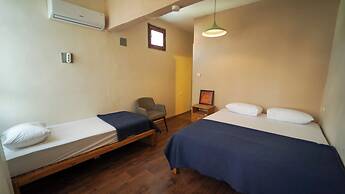 Pin Traveler House & Cocktail