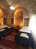 Pin Traveler House & Cocktail