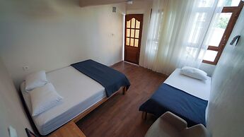 Pin Traveler House & Cocktail