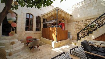 Pin Traveler House & Cocktail