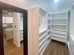 Urban Retreat Elegant Modern Apartment With Balcony in Villa del Parqu